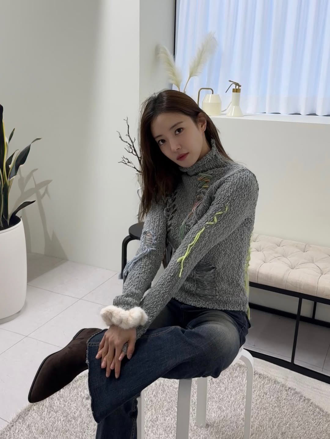 Behind-the-scenes cut of Lee Seyoung