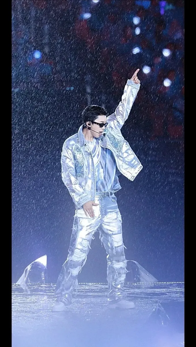 Behind-the-scenes cut of Lim Youngwoong