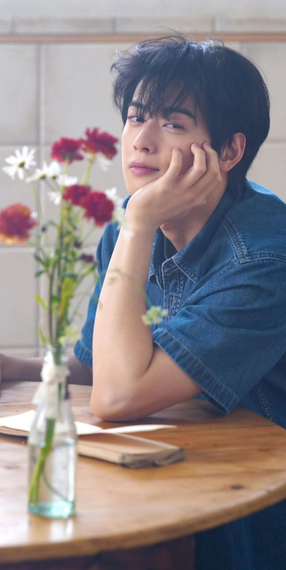 Behind-the-scenes cut of Cha Eunwoo