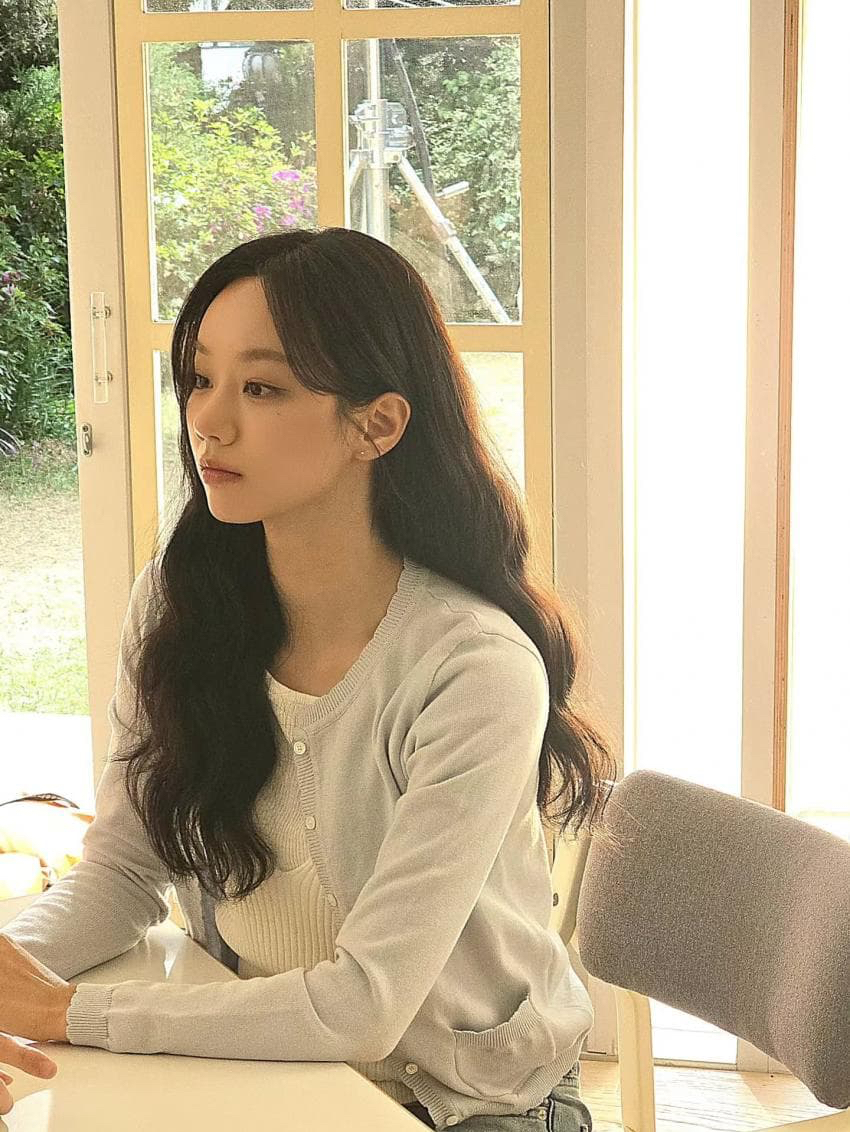 Behind-the-scenes cut of Hyeri