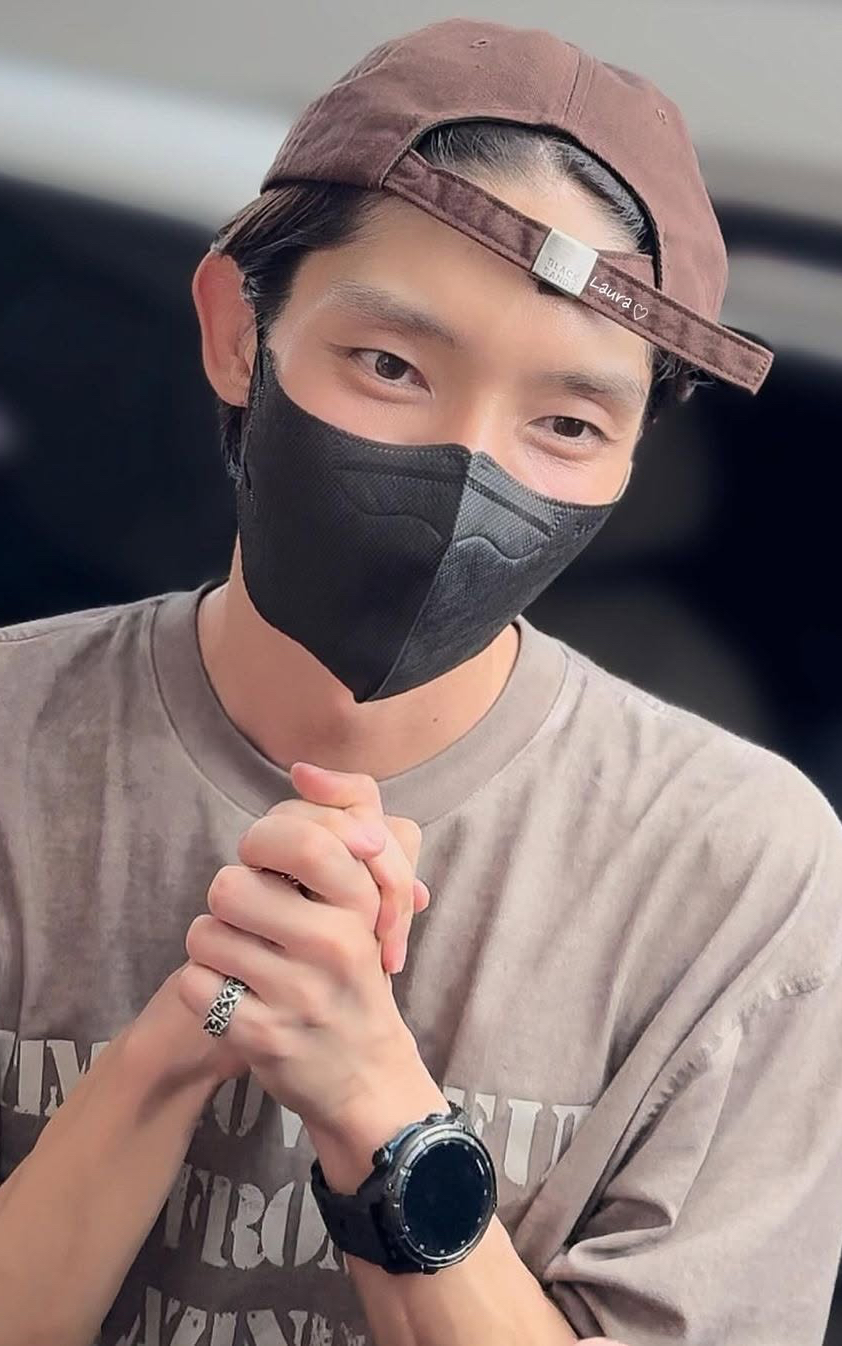 A moment captured by a fan of Lee Joongi