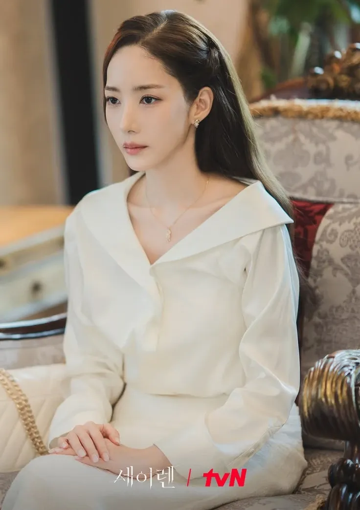 Behind-the-scenes cut of Park Minyoung