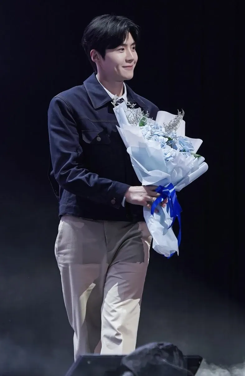 Cuplikan di balik layar dari Kim Seonho
