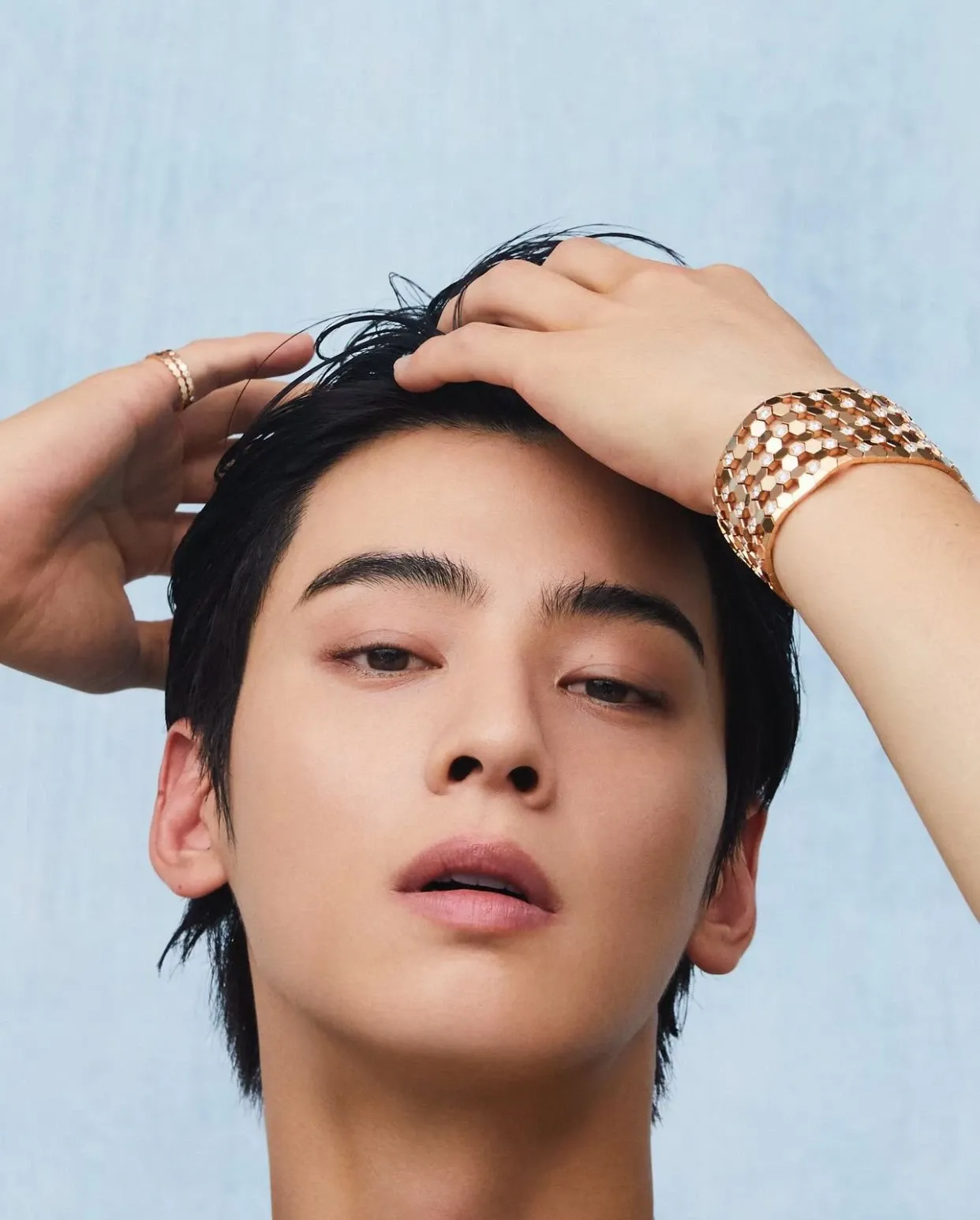 Behind-the-scenes cut of Cha Eunwoo