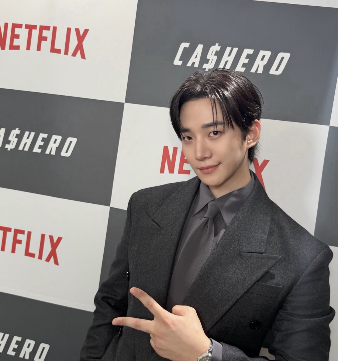 イ・ジュノのビハインドカット