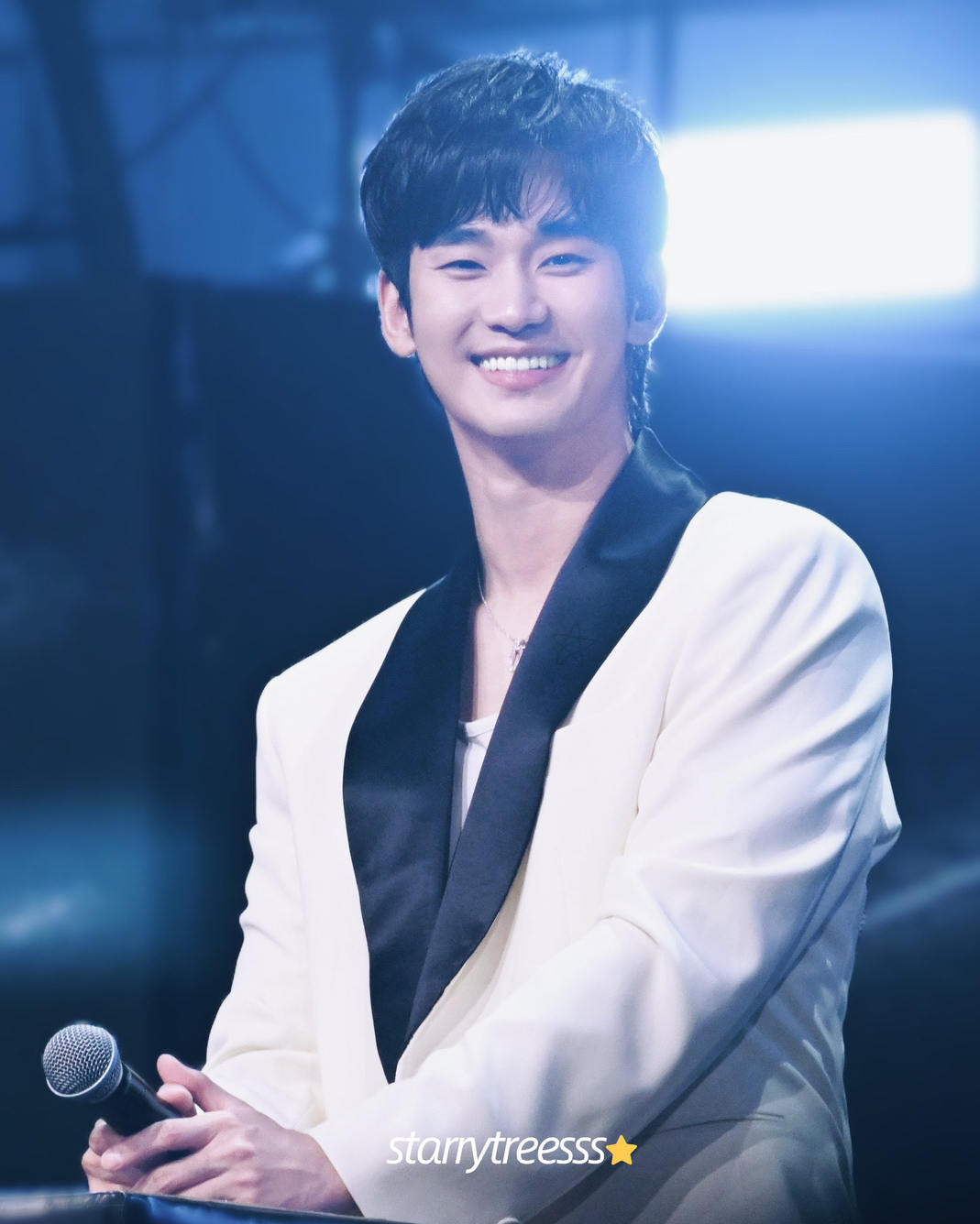 Behind-the-scenes cut of Kim Soohyun