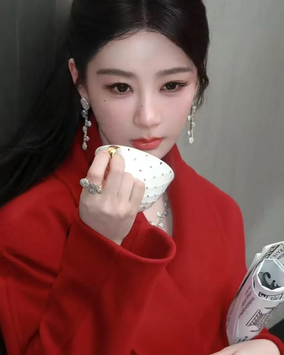 Latest photo of Yang Zi