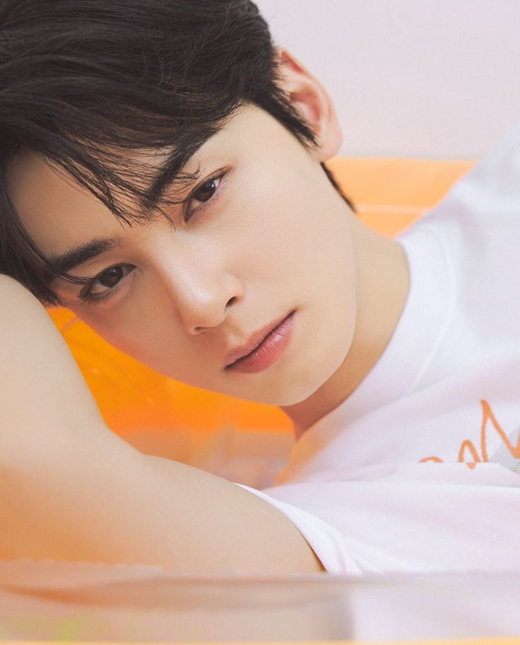 Recent activity shot of Cha Eunwoo