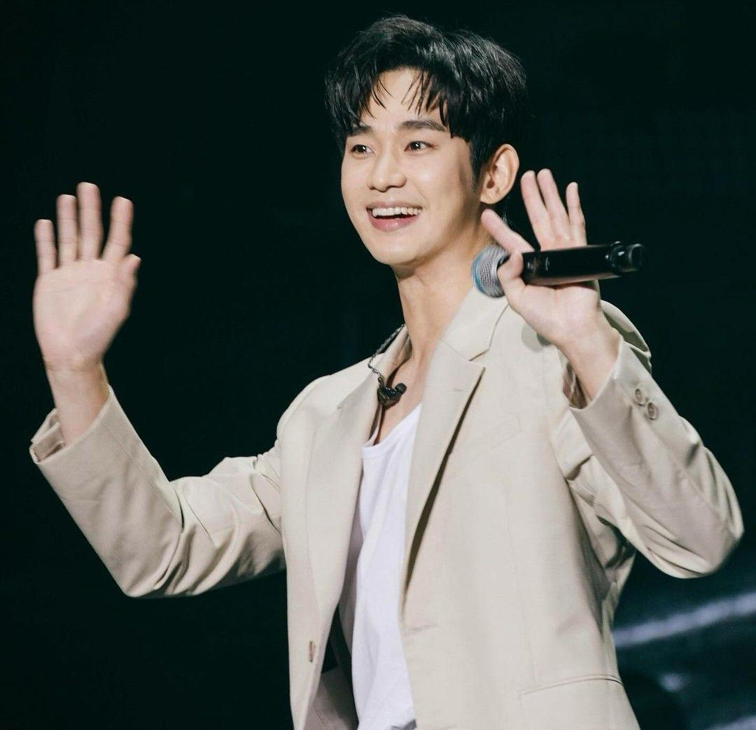Behind-the-scenes cut of Kim Soohyun