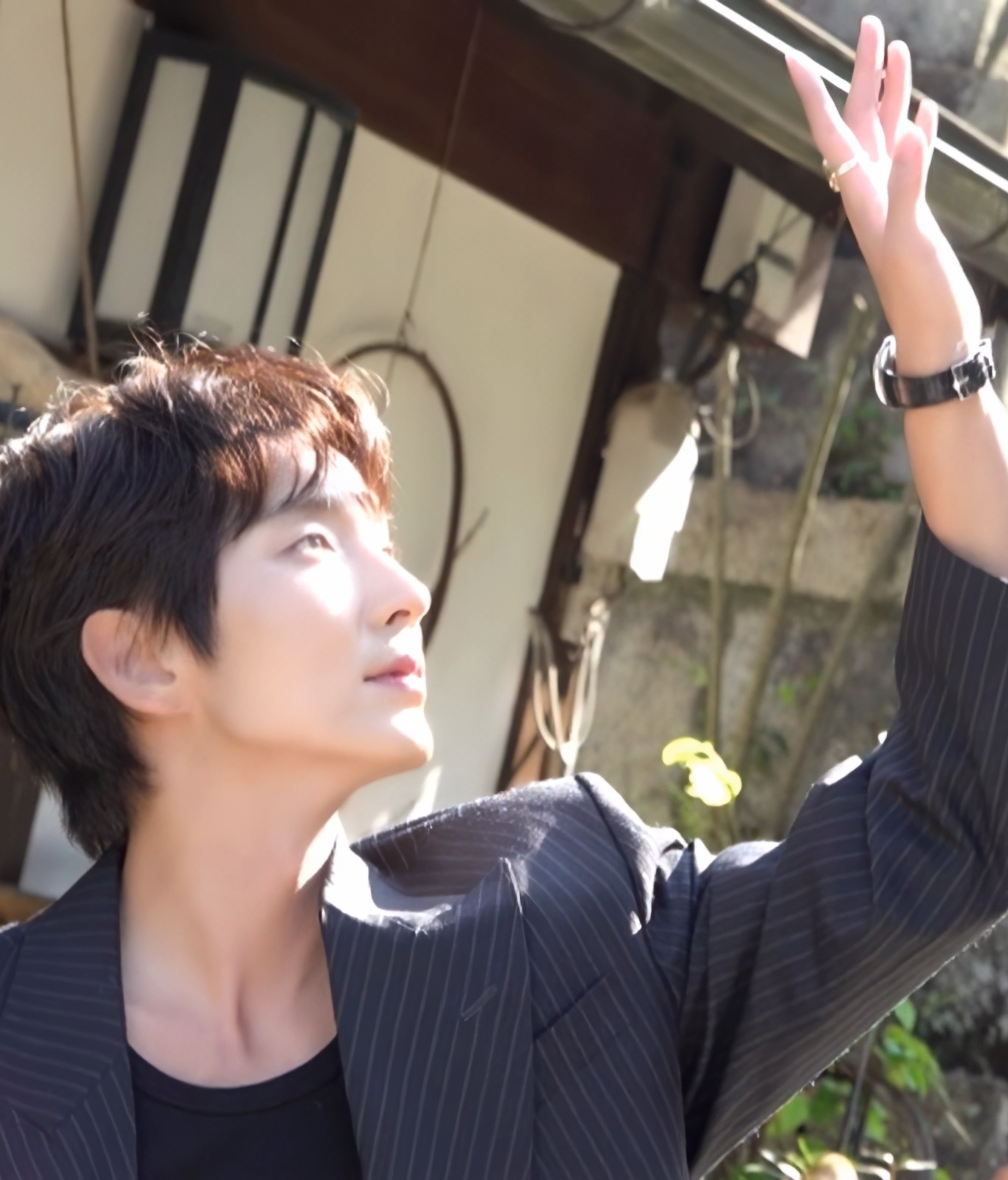 Behind-the-scenes cut of Lee Joongi