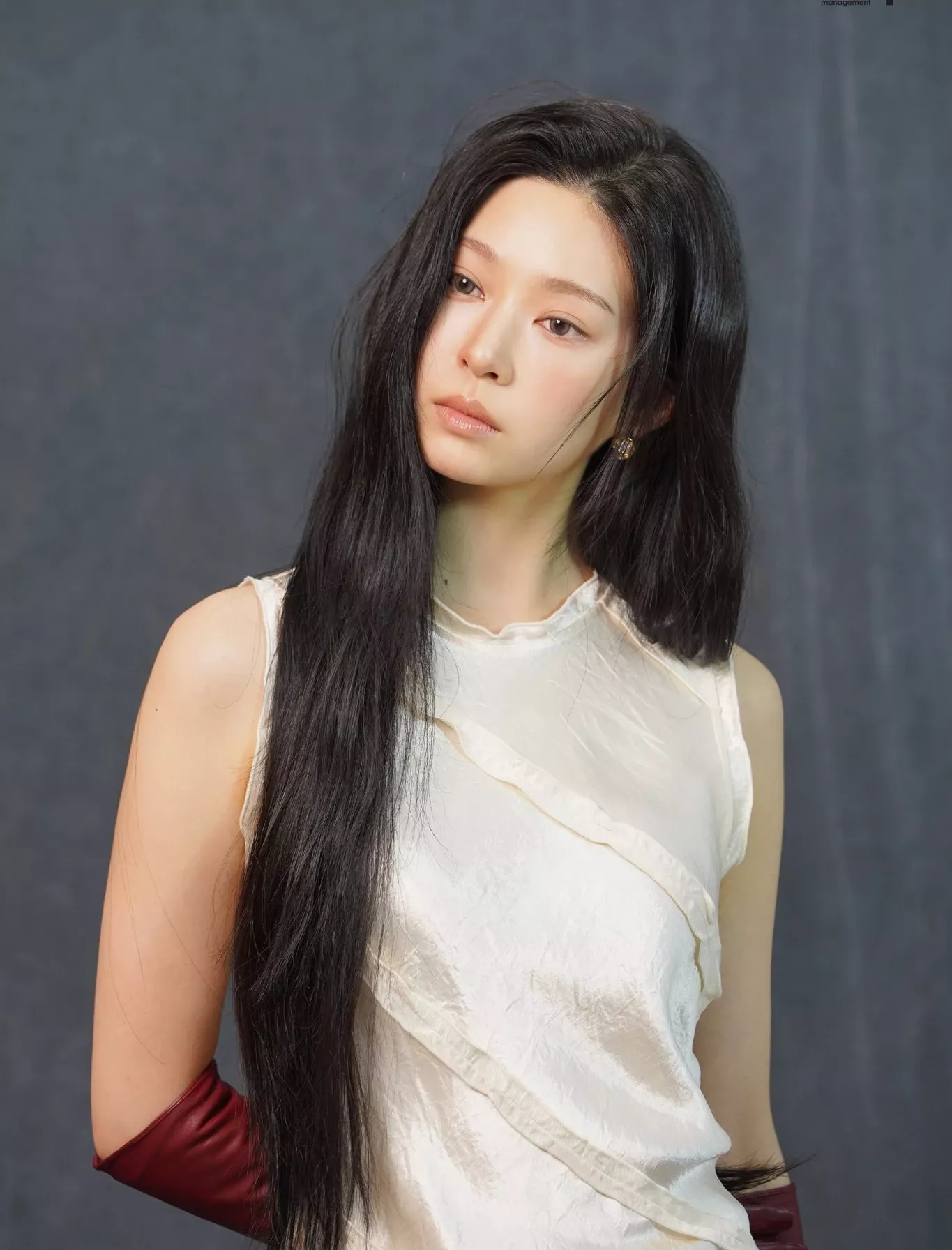 Behind-the-scenes cut of Kim Minju