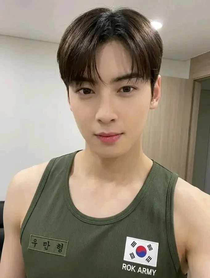 Latest photo of Cha Eunwoo