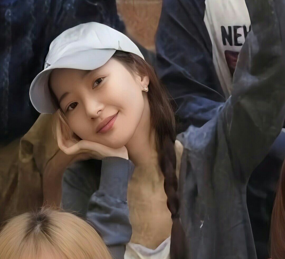 A moment captured by a fan of Park Minyoung