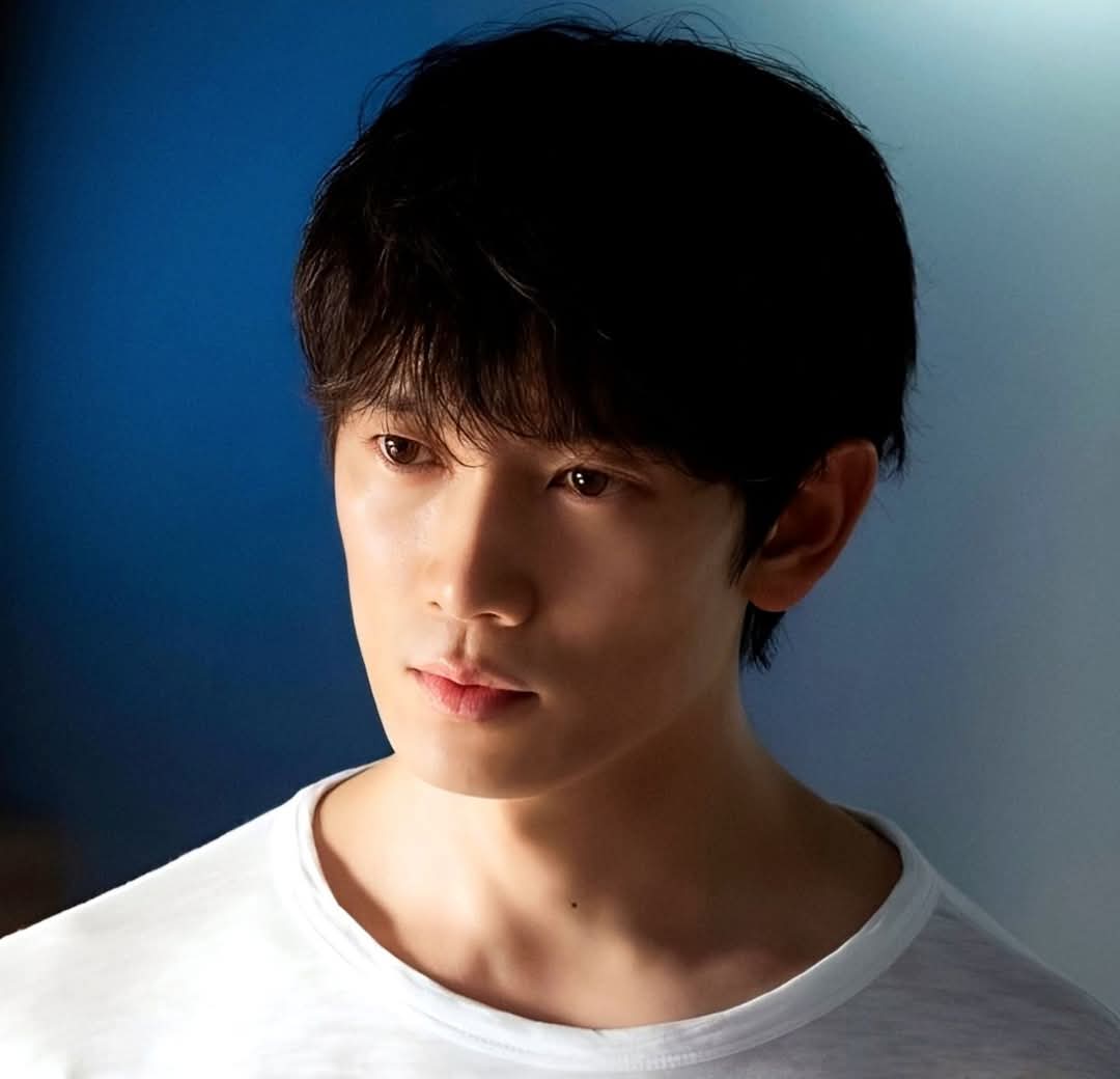 Recent activity shot of Ji Sung