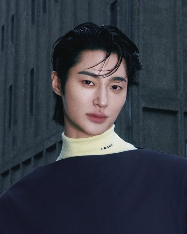 Behind-the-scenes cut of Byeon Wooseok