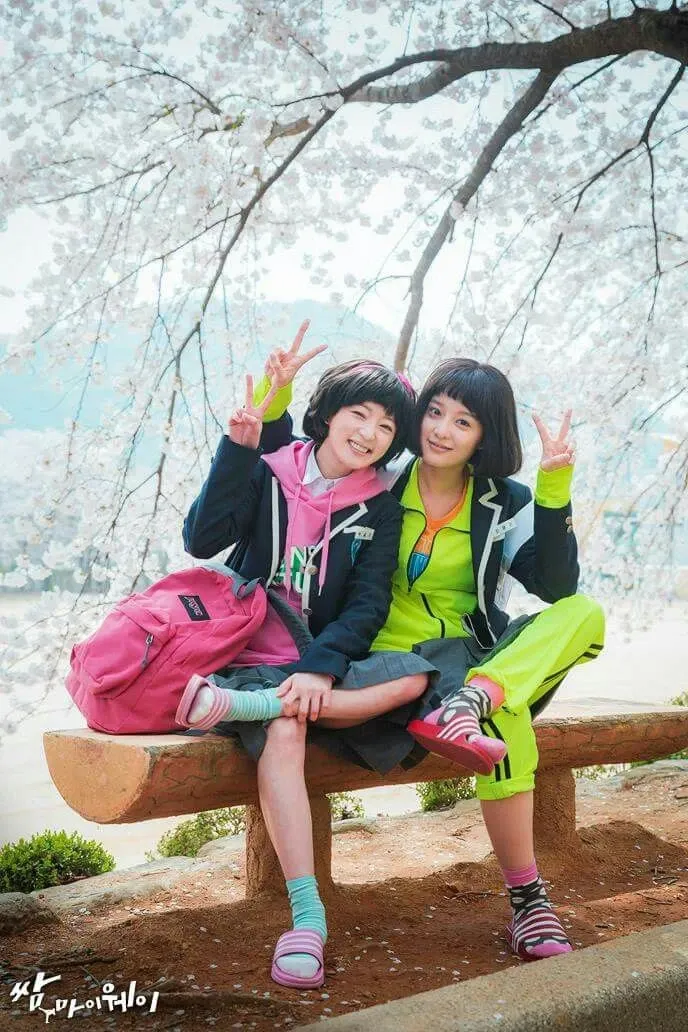김지원의 팬들이 직접 만든 특별한 배경화면
