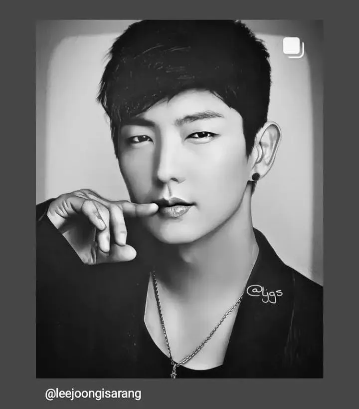 A moment captured by a fan of Lee Joongi