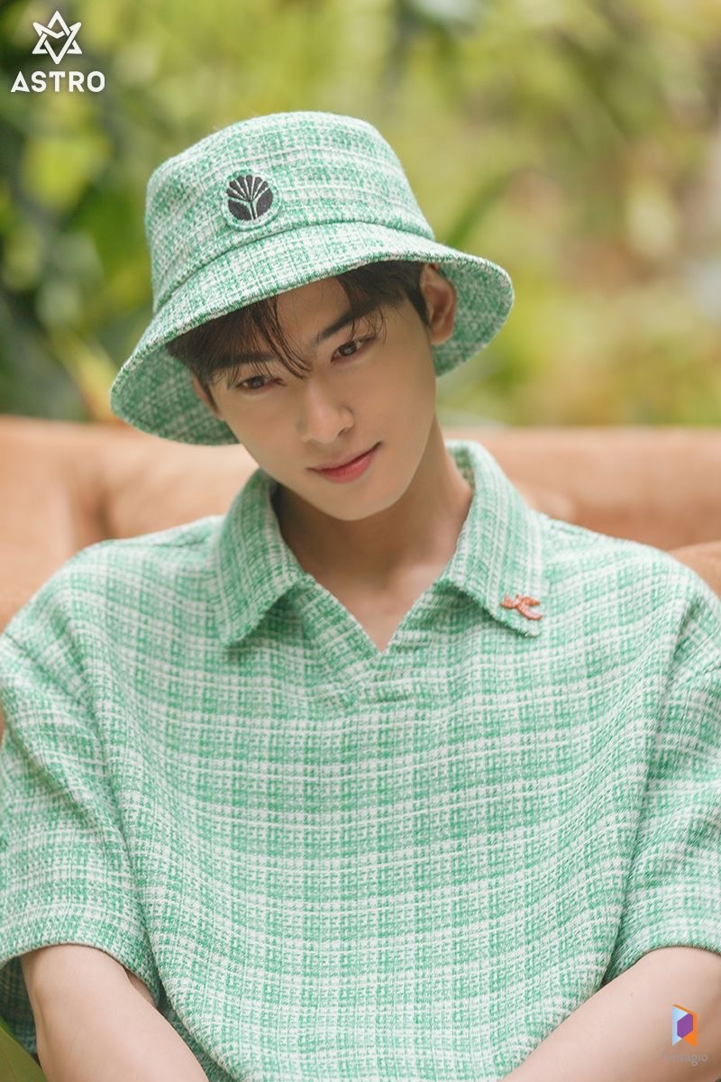 Recent activity shot of Cha Eunwoo