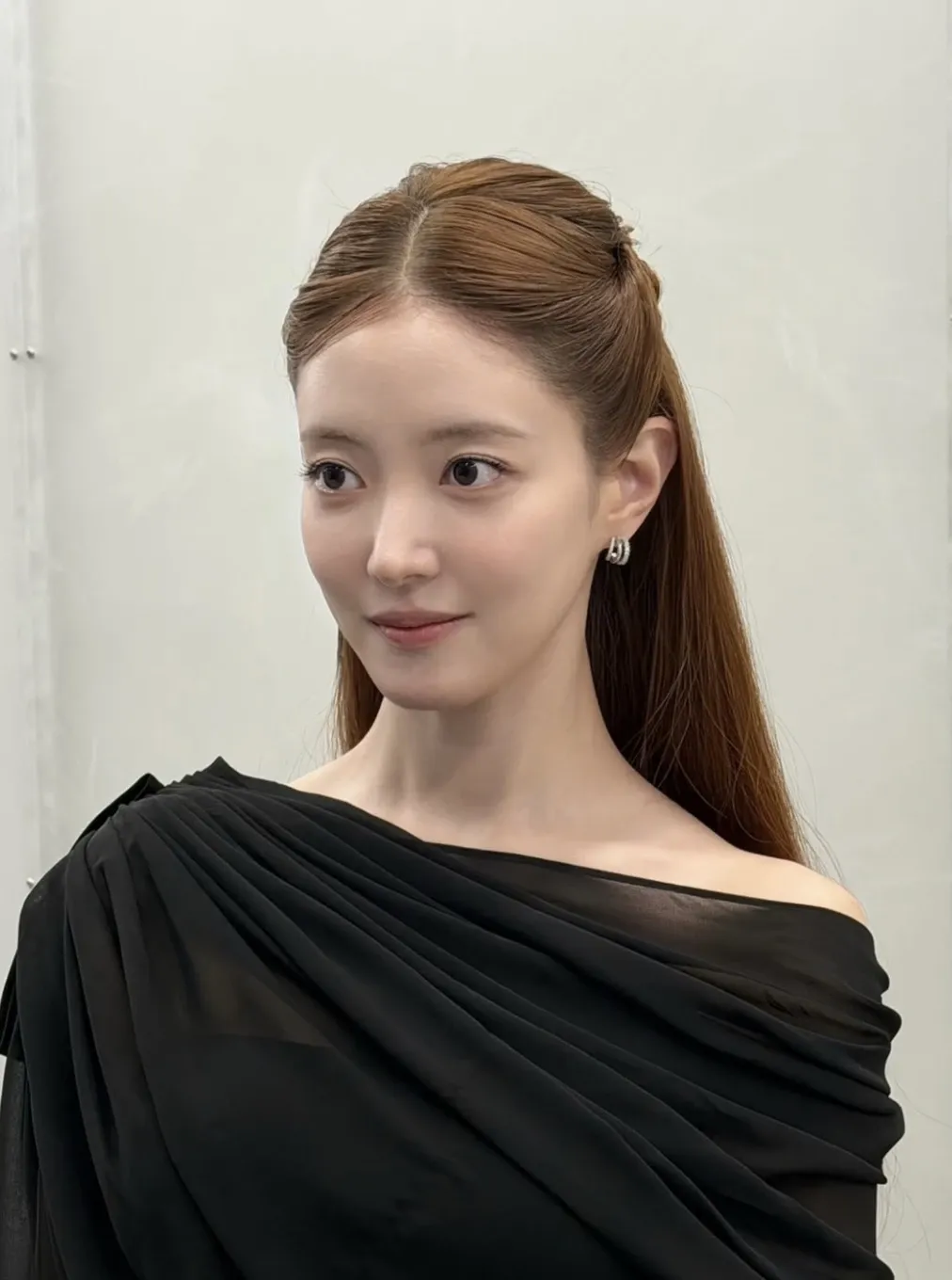 Behind-the-scenes cut of Lee Seyoung