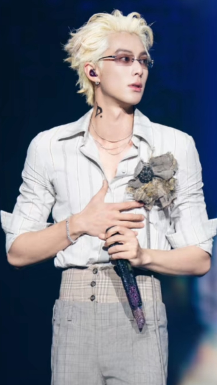 Special wallpaper made by Dylan Wang's fans