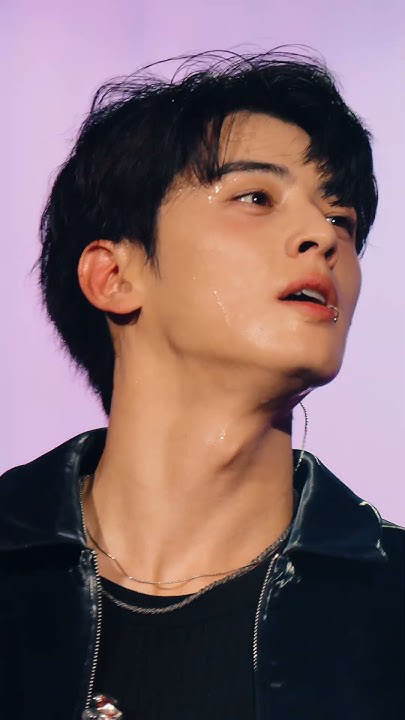 A moment captured by a fan of Cha Eunwoo