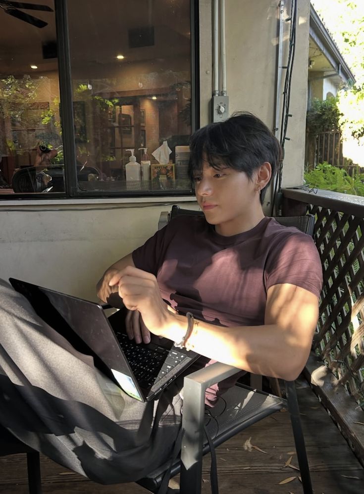 Behind-the-scenes cut of Kim Taehyung (V)