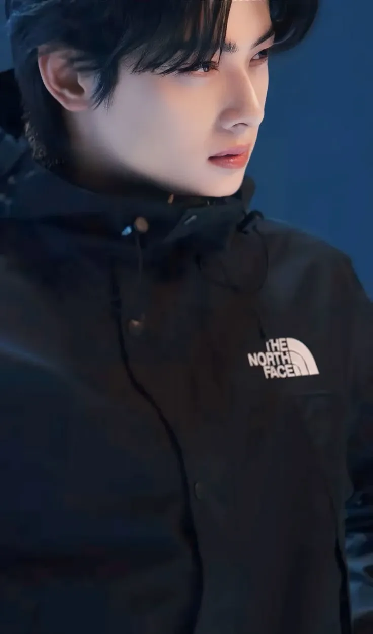 A moment captured by a fan of Cha Eunwoo