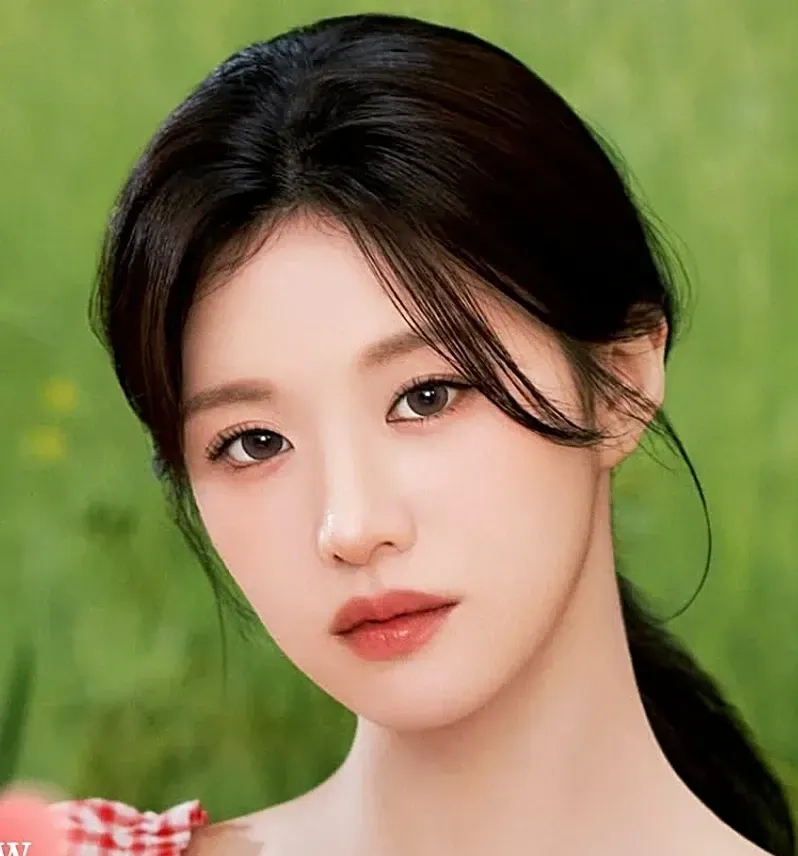 Recent activity shot of Go Younjung