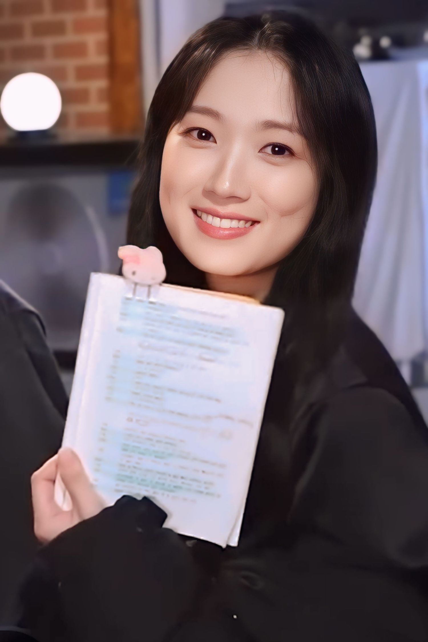 Recent activity shot of Kim Hyeyoon