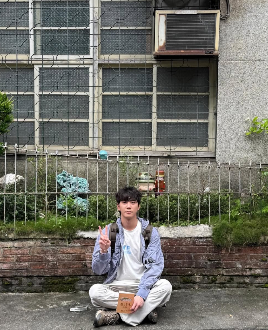 Behind-the-scenes cut of Lee Junyoung