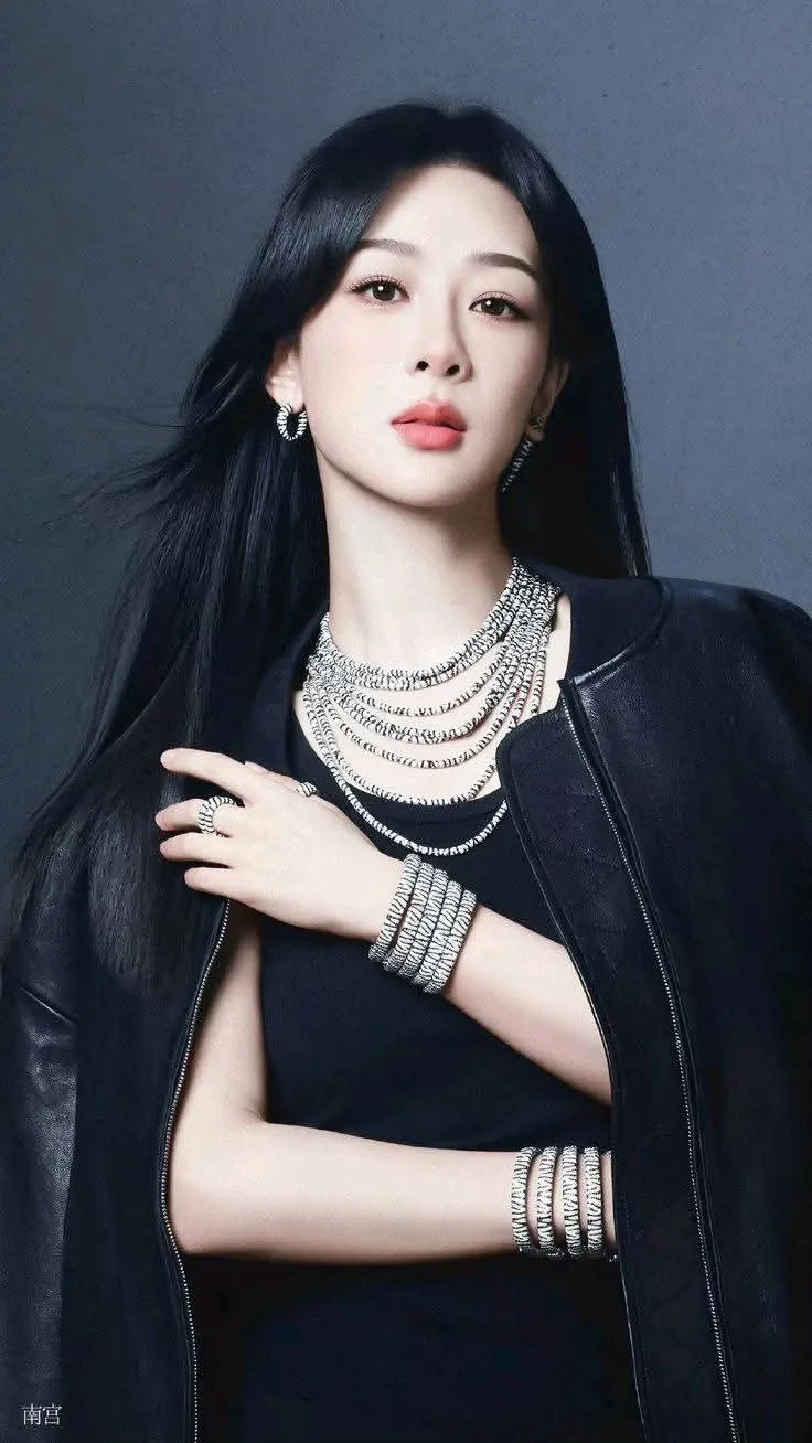 Latest photo of Yang Zi