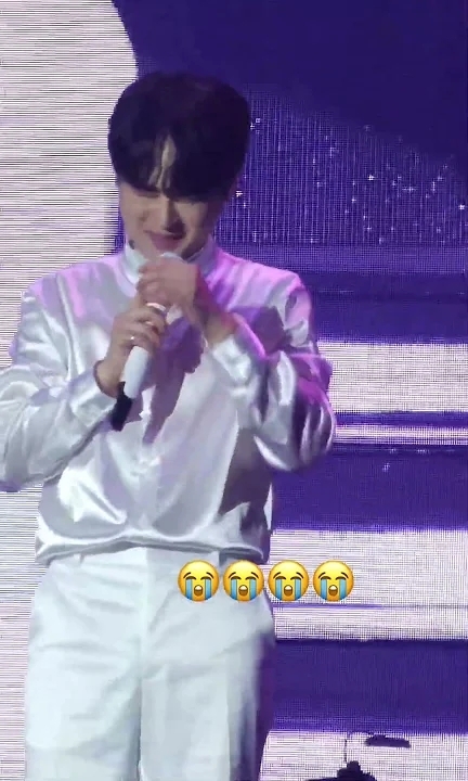 Emotional wallpaper shared by fans for Lee Chanwon