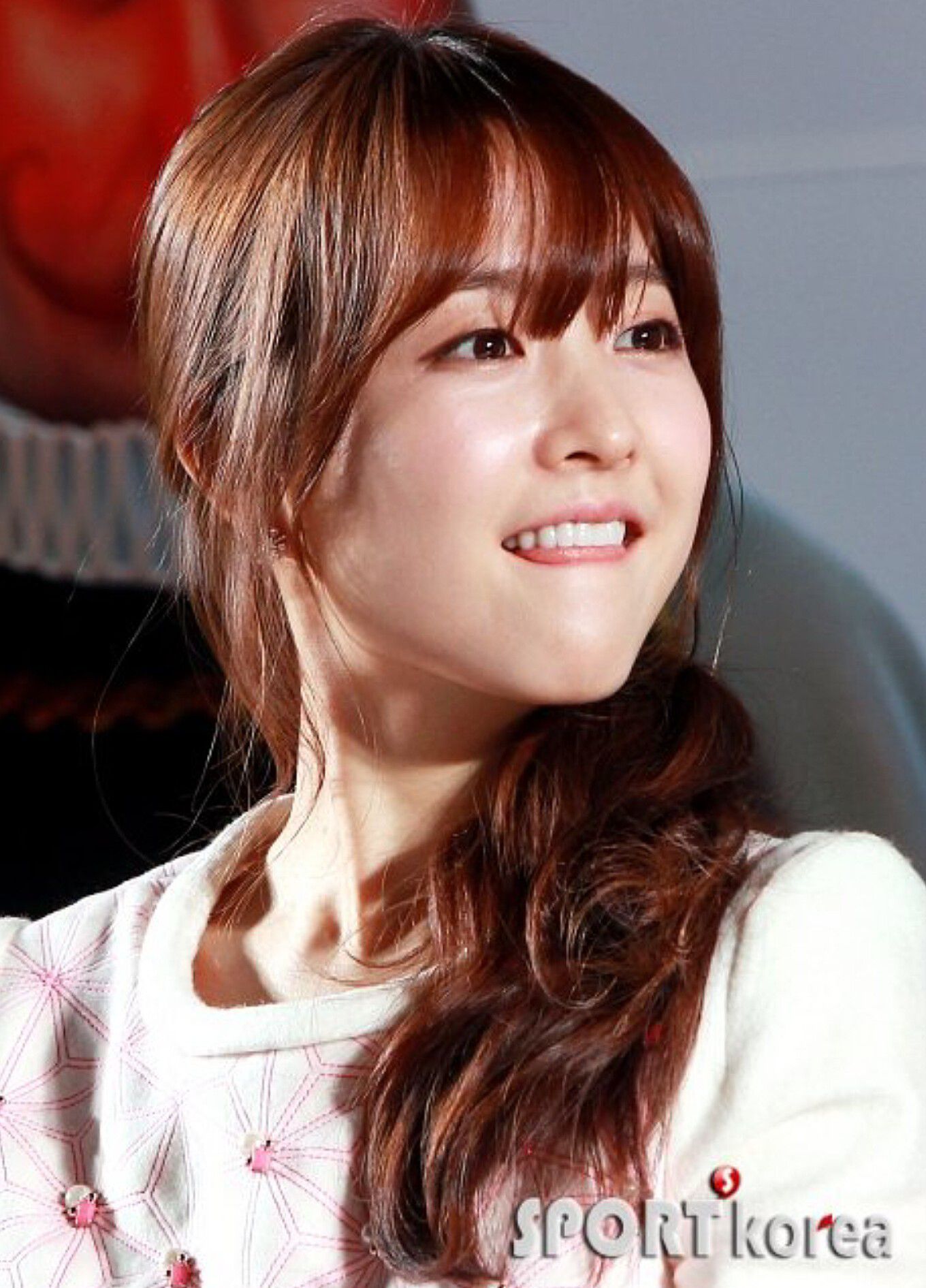 Behind-the-scenes cut of Park Boyoung