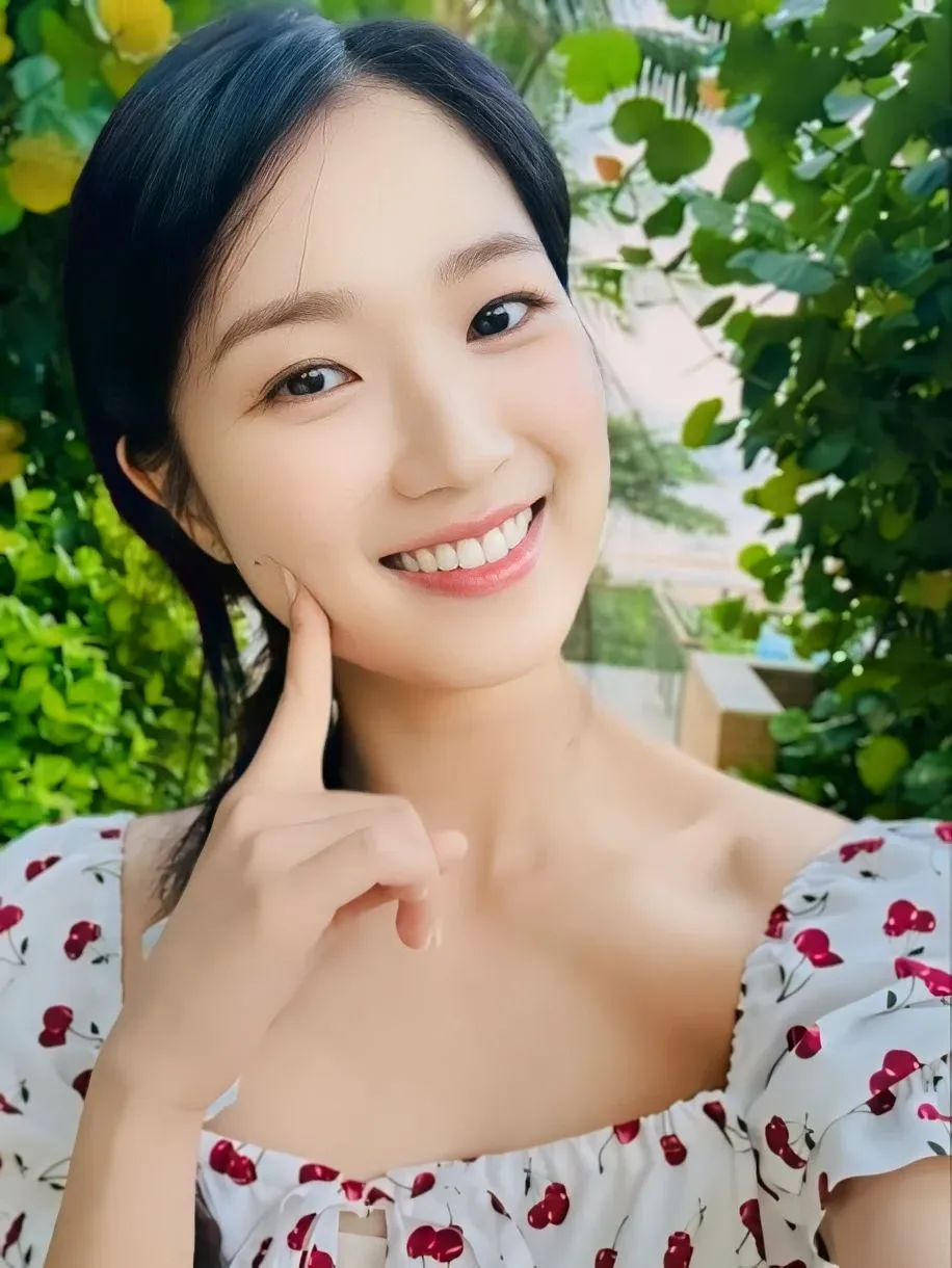 Recent activity shot of Kim Hyeyoon