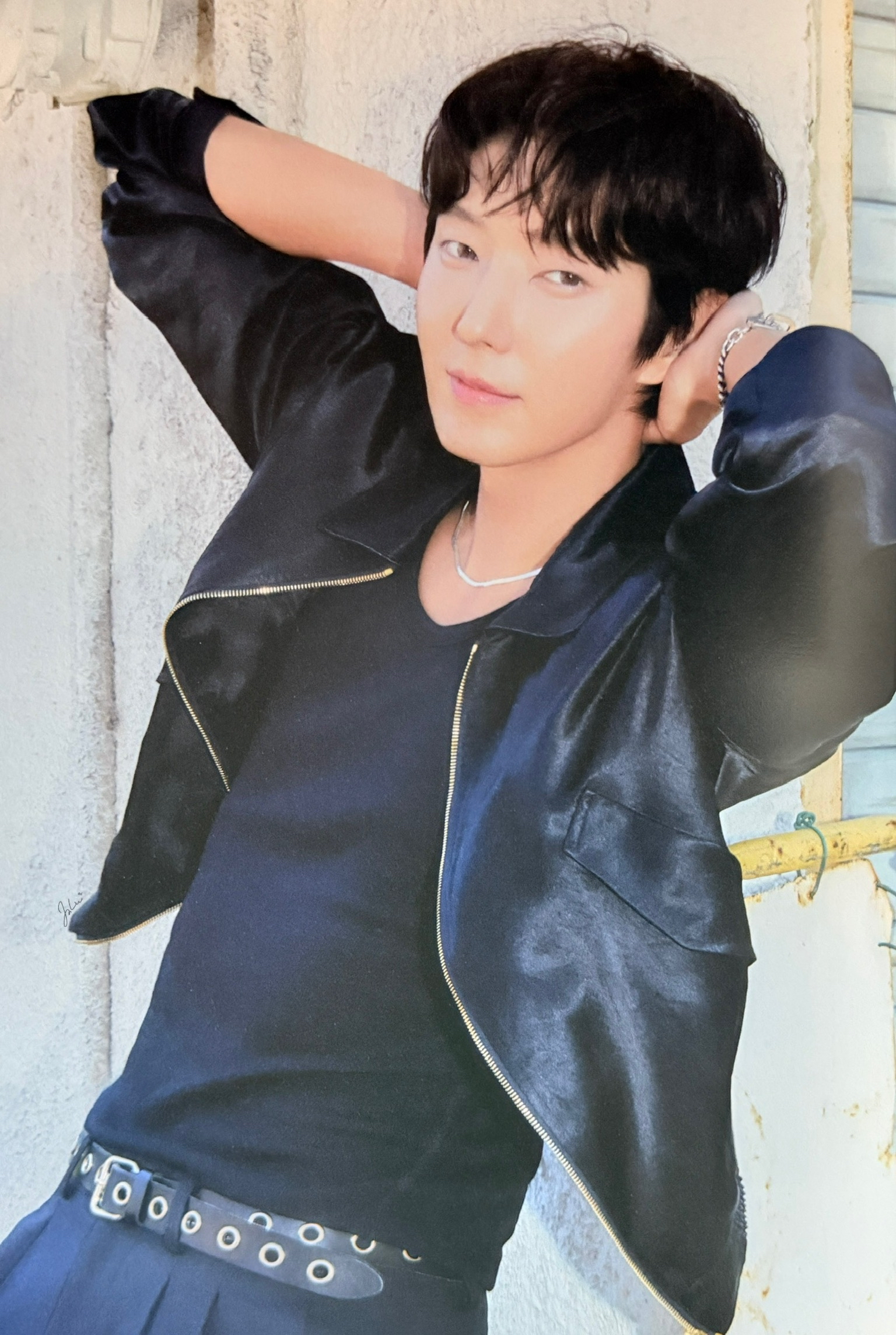 Behind-the-scenes cut of Lee Joongi