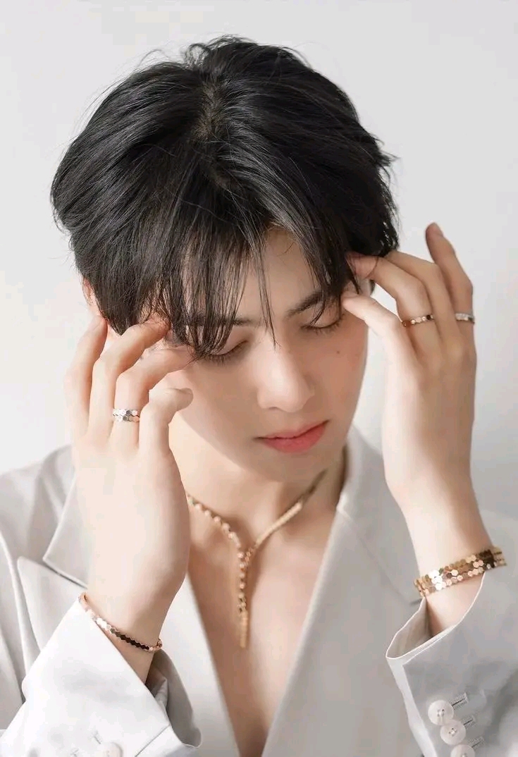 Recent activity shot of Cha Eunwoo