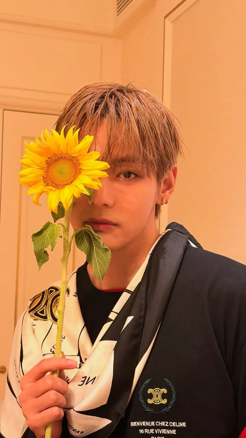 Kim Taehyung (V) background image recommended by Choeaedol Celeb fandom