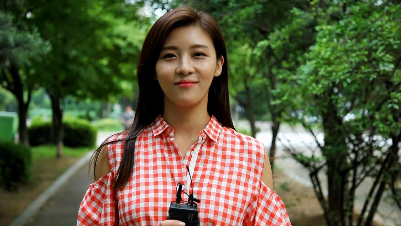 Behind-the-scenes cut of Ha Jiwon