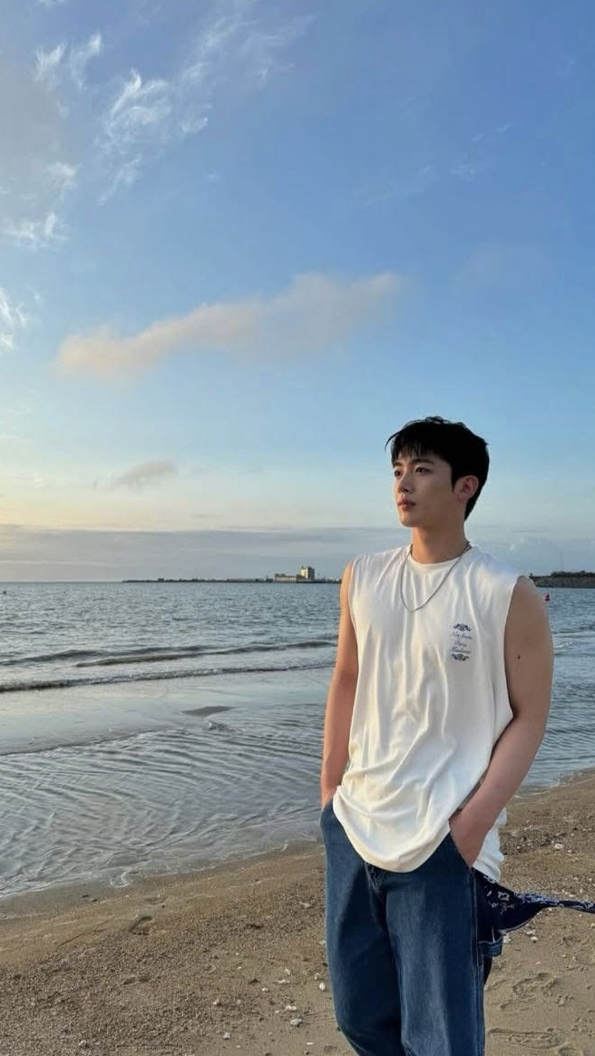 Emotional wallpaper shared by fans for Kim Yohan