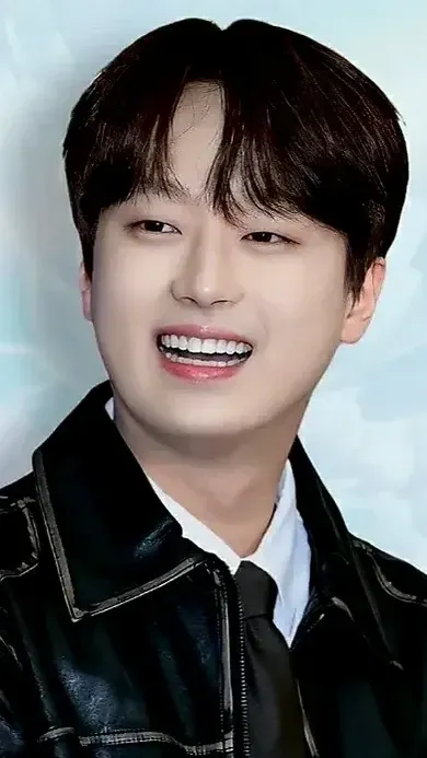 Special wallpaper made by Lee Chanwon's fans