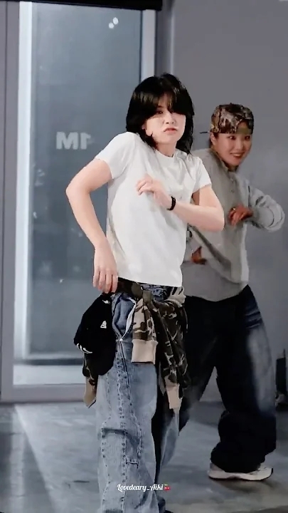 Emotional wallpaper shared by fans for Aiki