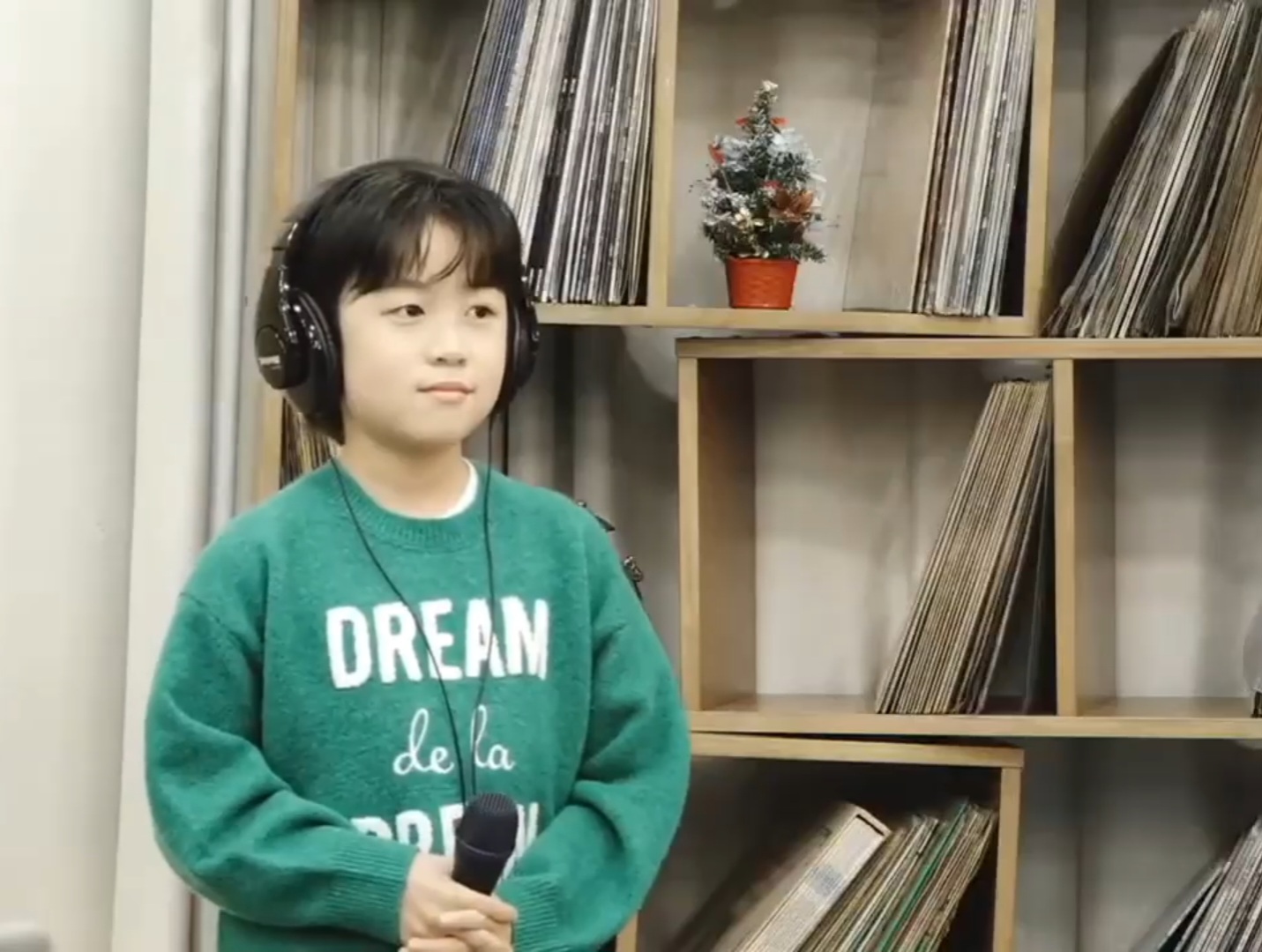 A moment captured by a fan of You Jiwoo