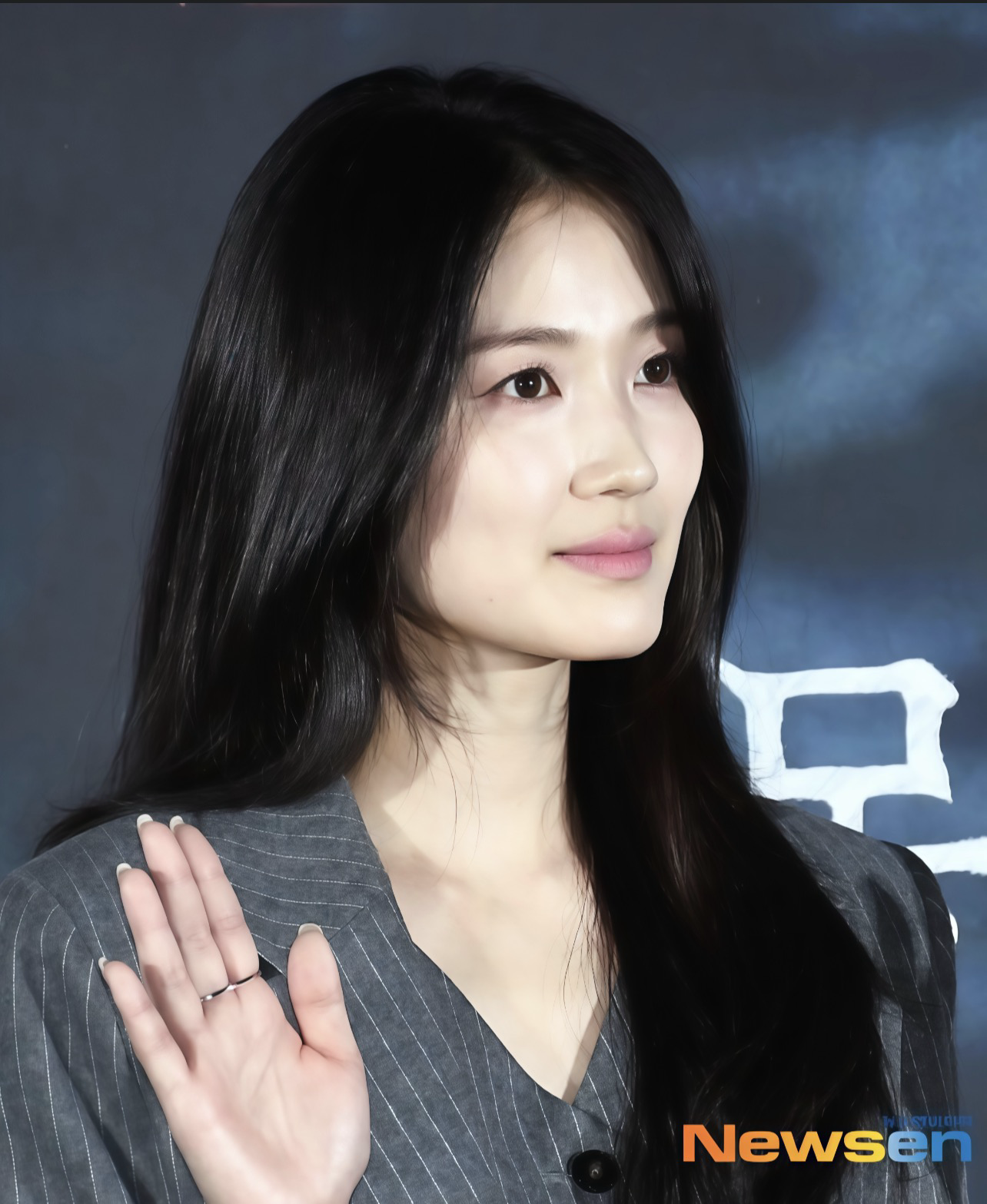 Behind-the-scenes cut of Kim Hyeyoon