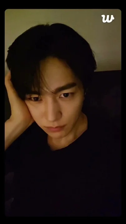 Today's popular wallpaper in Kim Myungsoo (L) community