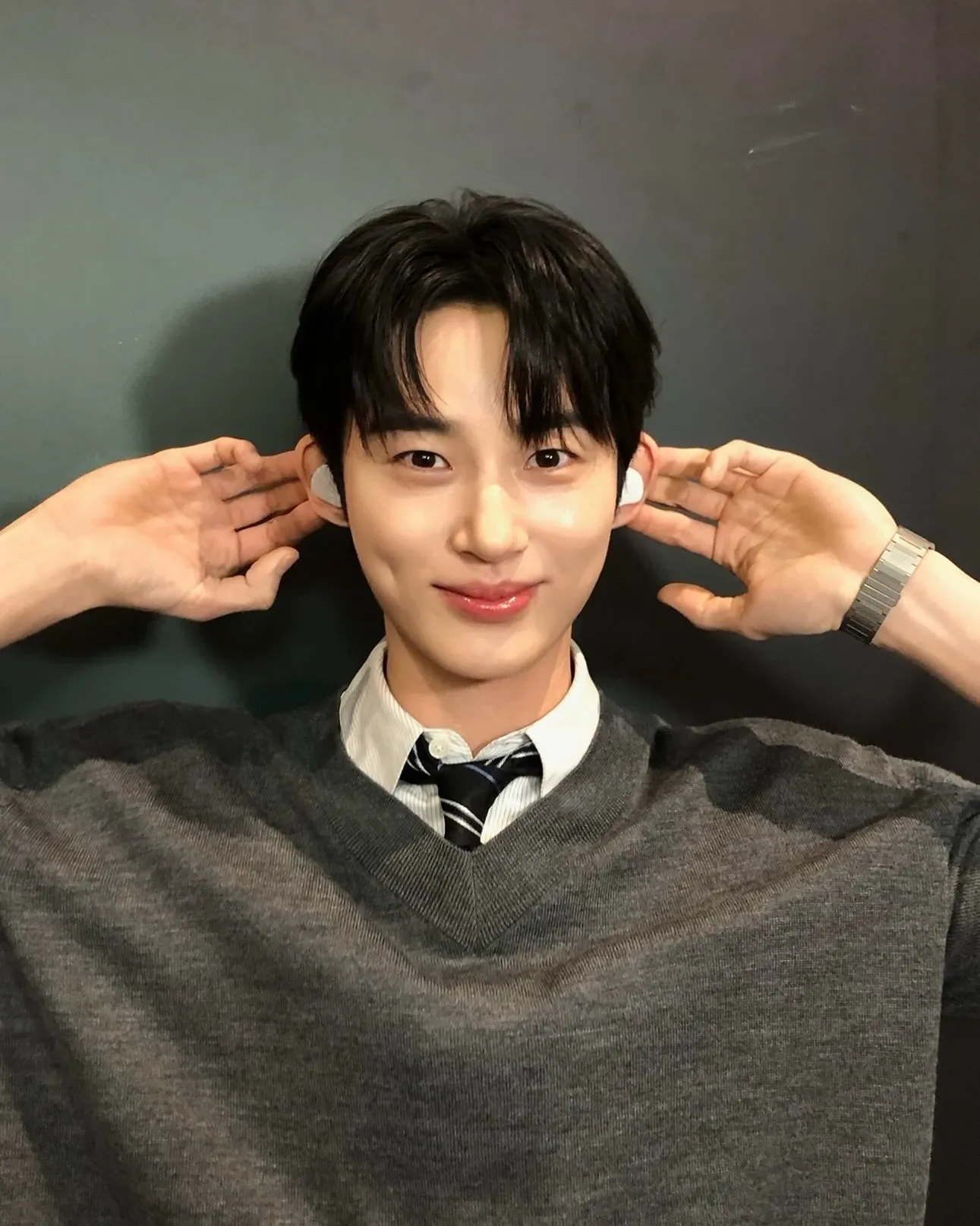 Behind-the-scenes cut of Byeon Wooseok