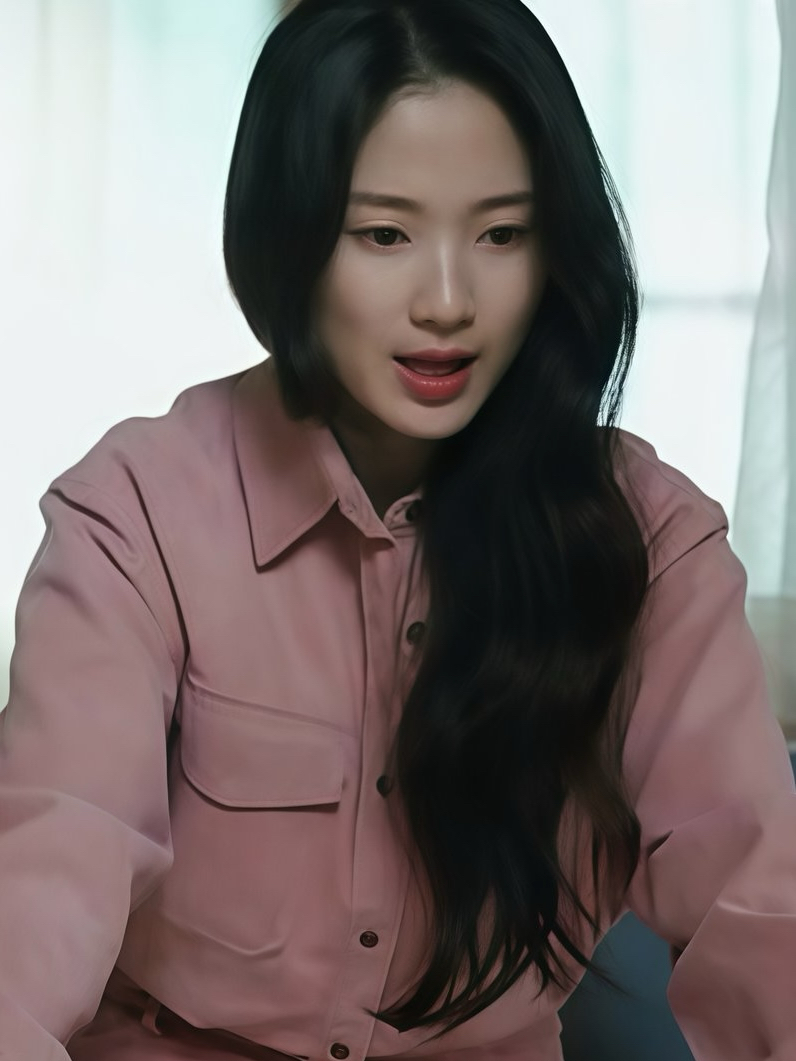 Behind-the-scenes cut of Kim Hyeyoon