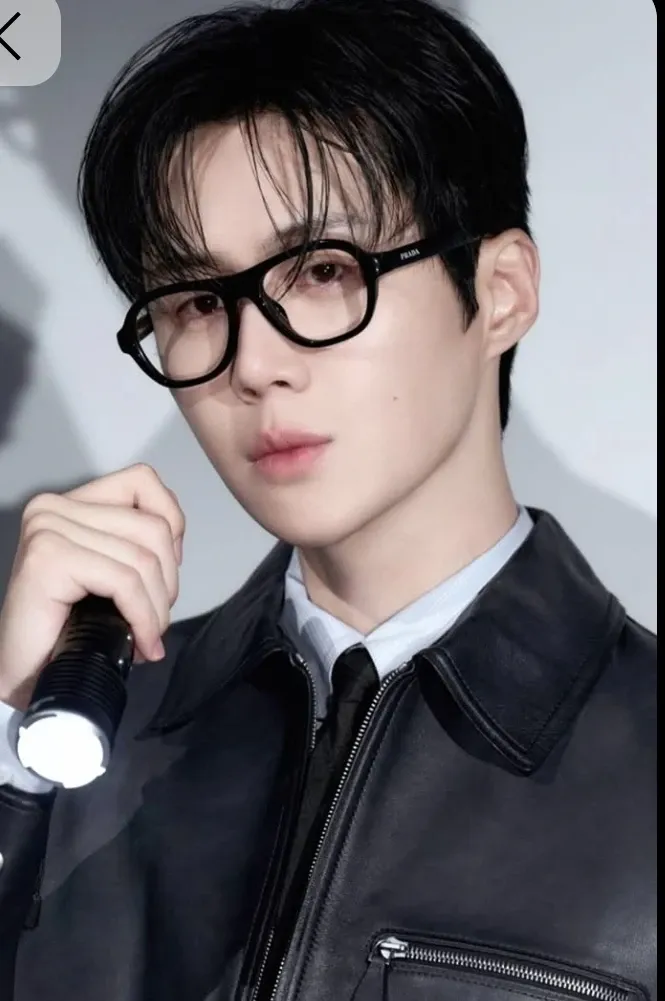 Behind-the-scenes cut of Kim Seonho