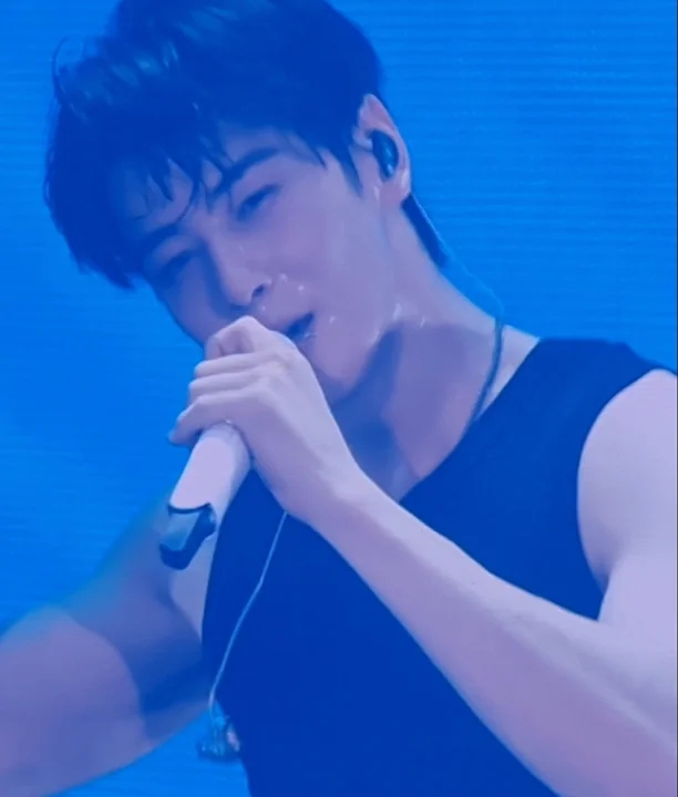 Foto terbaru dari Cha Eunwoo