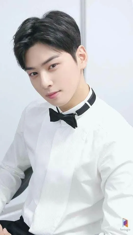 Latest photo of Cha Eunwoo