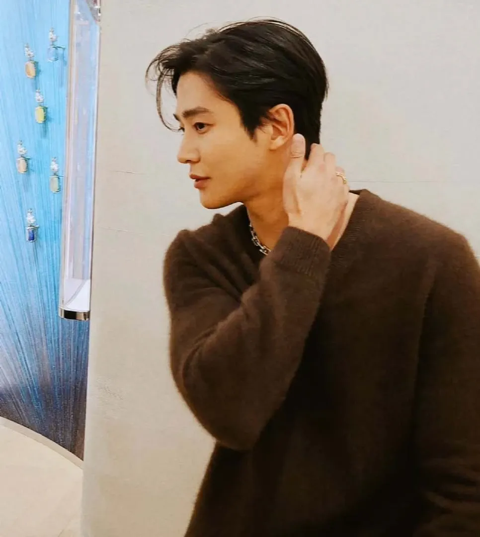 Cuplikan di balik layar dari Rowoon